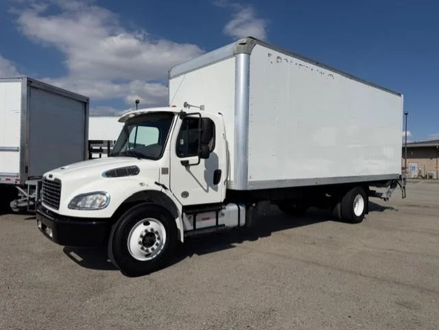 2019 Freightliner M2 106 — photo 2