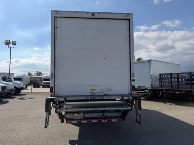 2019 Freightliner M2 106 — photo 6