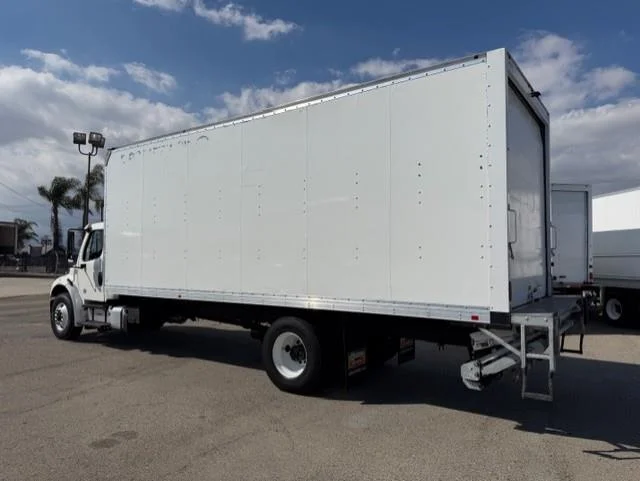 2019 Freightliner M2 106 — photo 4