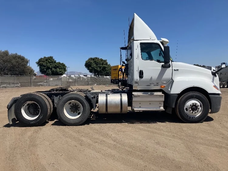 2019 International LT in Fontana, CA — photo 8