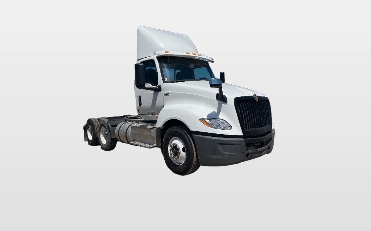 2019 International LT - image 1