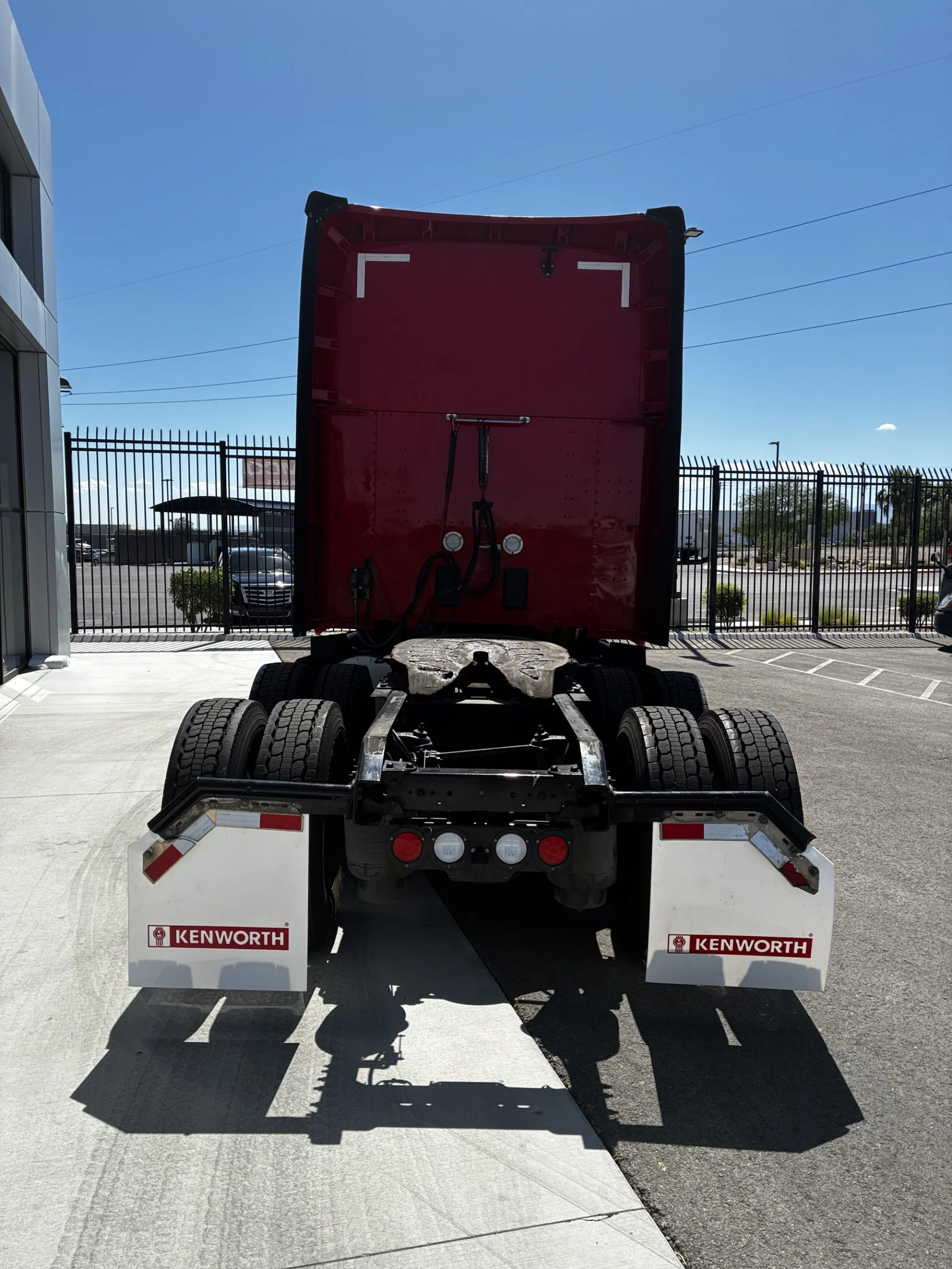 2022 Kenworth T680 in Las Vegas, NV — photo 4