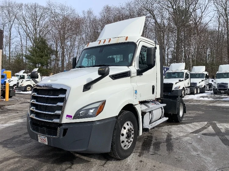 2019 Freightliner Cascadia in Franklin, MA — photo 3