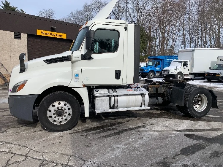 2019 Freightliner Cascadia in Franklin, MA — photo 4