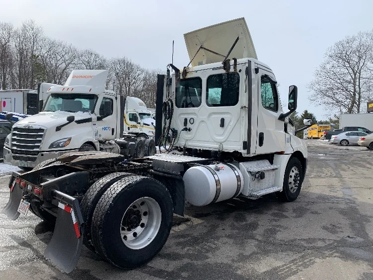 2019 Freightliner Cascadia in Franklin, MA — photo 7