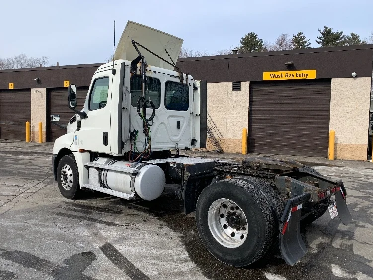 2019 Freightliner Cascadia in Franklin, MA — photo 5
