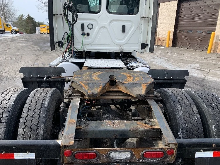 2019 Freightliner Cascadia in Franklin, MA — photo 6