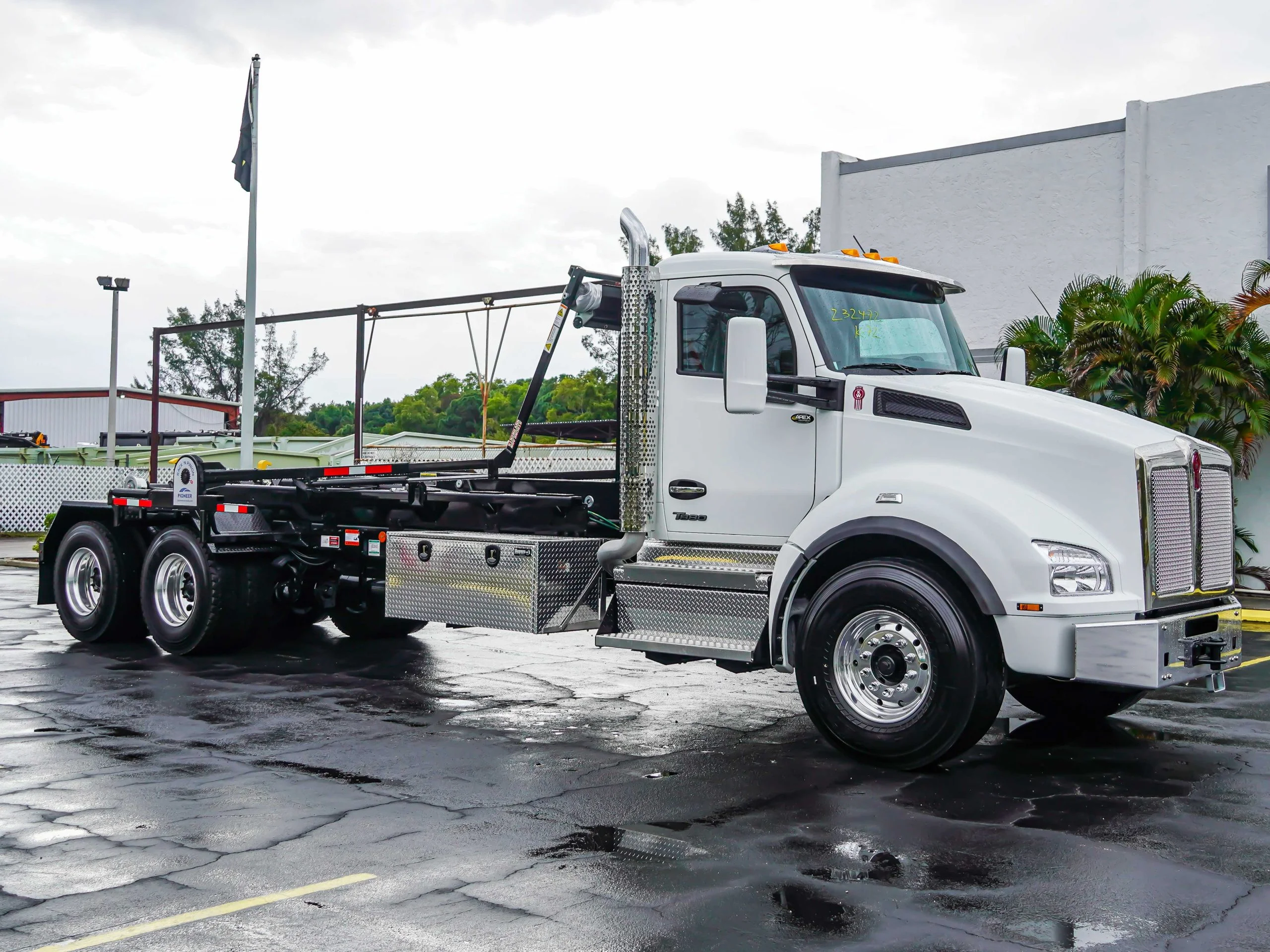 2025 Volvo VHD 400 — photo 3