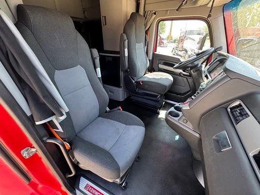 2023 Kenworth T680 in Dallas, TX — photo 22