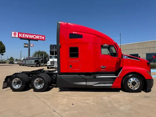 2023 Kenworth T680 in Dallas, TX — photo 9