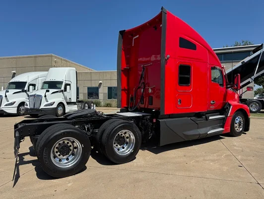 2023 Kenworth T680 in Dallas, TX — photo 10