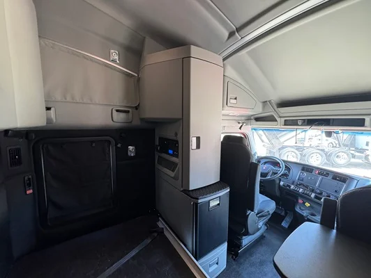 2023 Kenworth T680 in Dallas, TX — photo 29