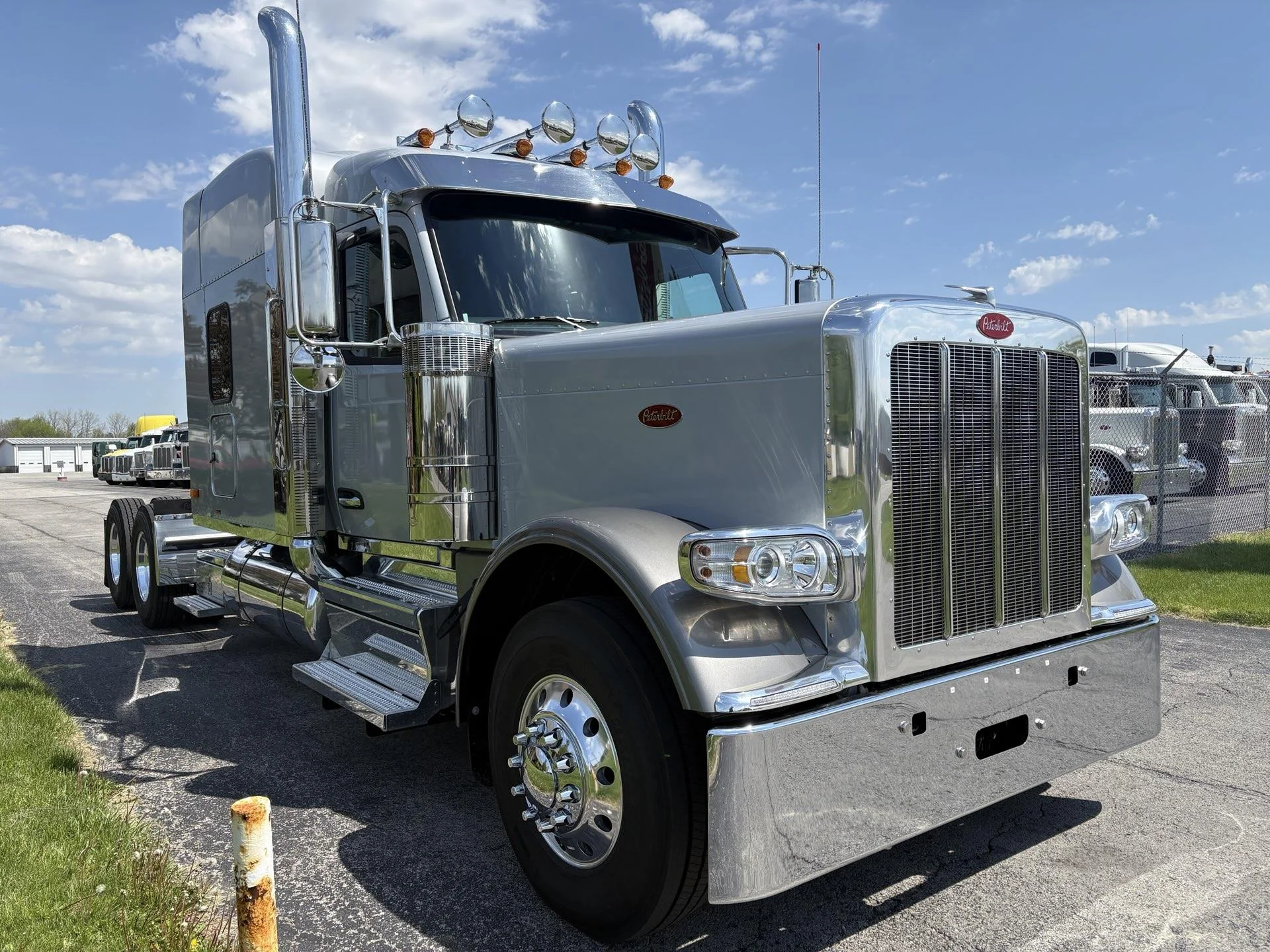 2027 Peterbilt 589 in Findlay, OH — photo 2