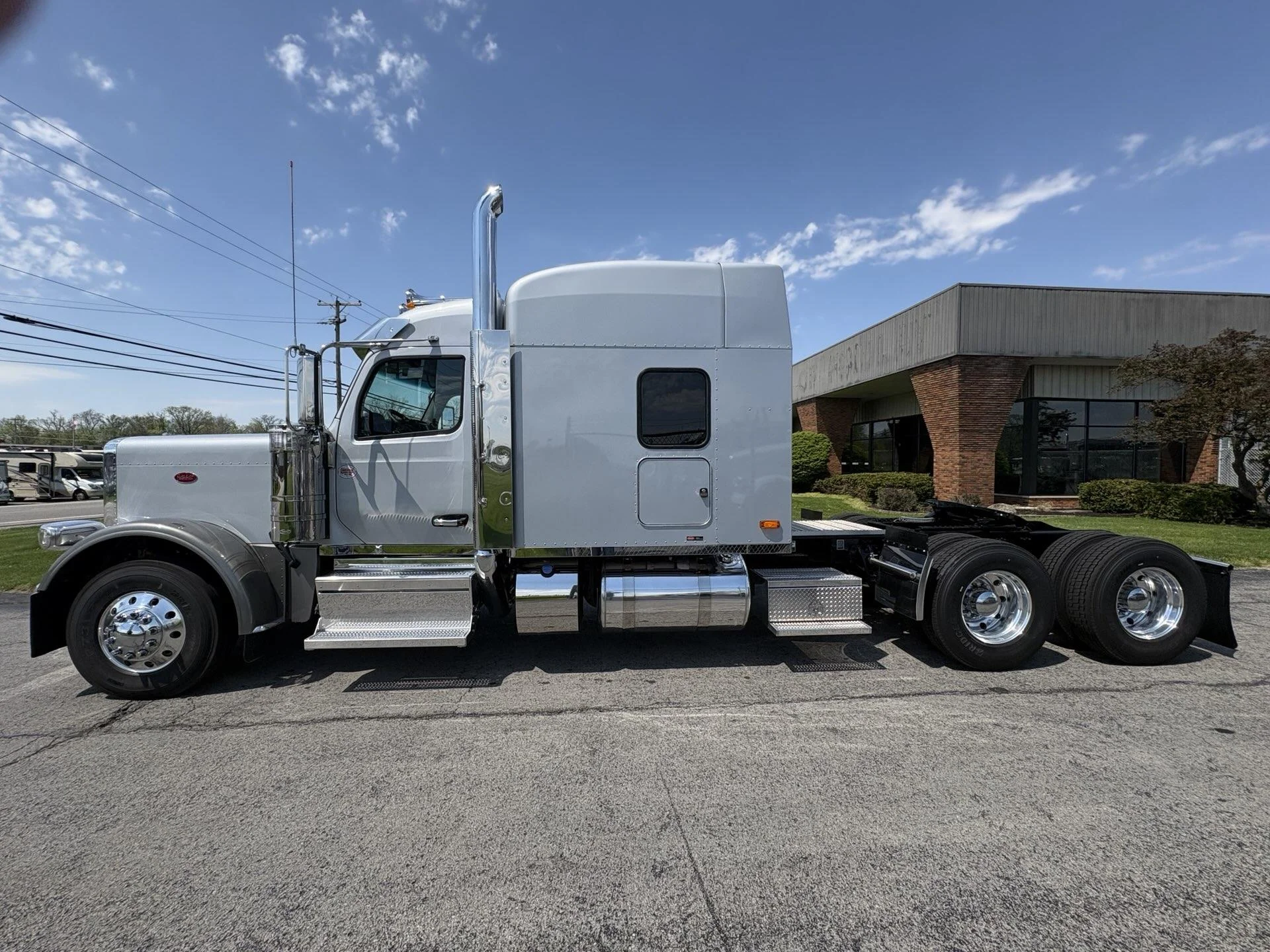 2027 Peterbilt 589 in Findlay, OH — photo 4