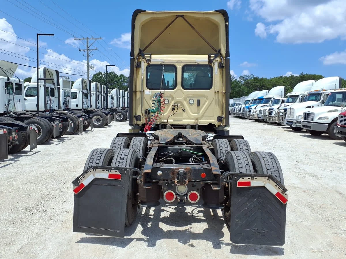 2020 Freightliner Cascadia in Greenville, SC — photo 5