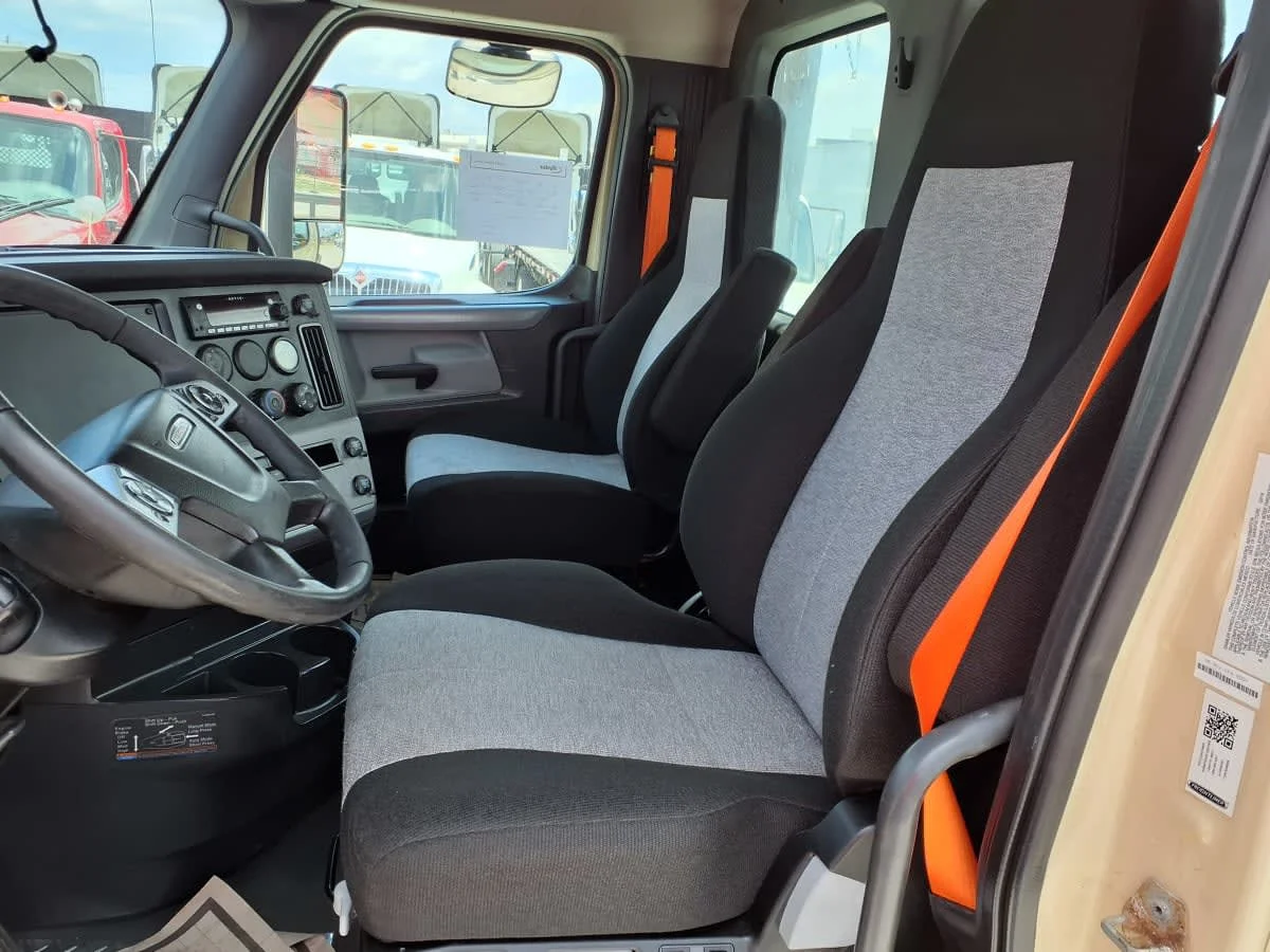 2020 Freightliner Cascadia in Greenville, SC — photo 7