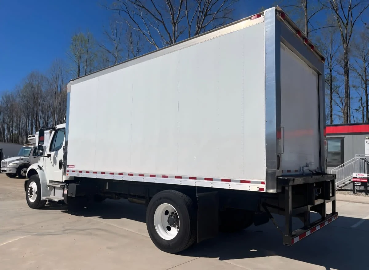 2017 Freightliner M2 106 - image 6