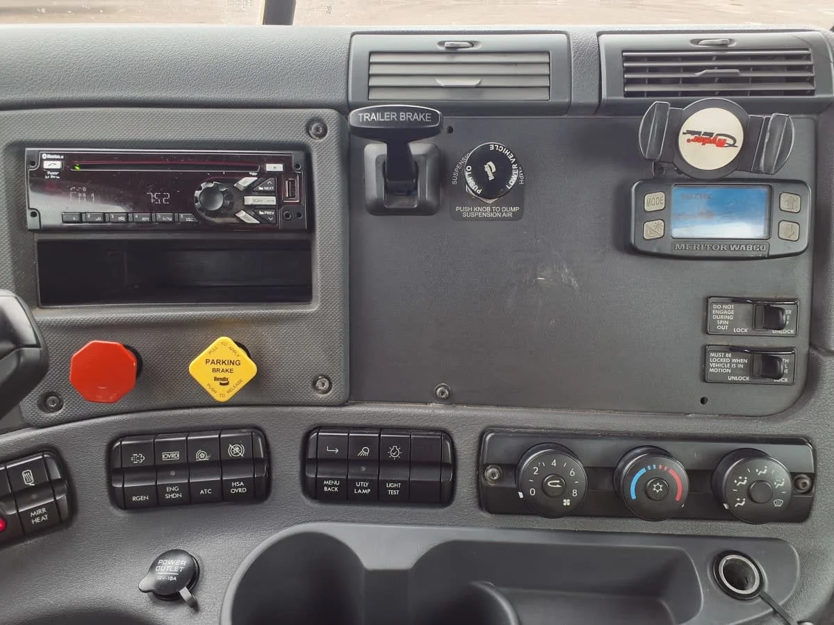 2018 Freightliner Cascadia - image 10