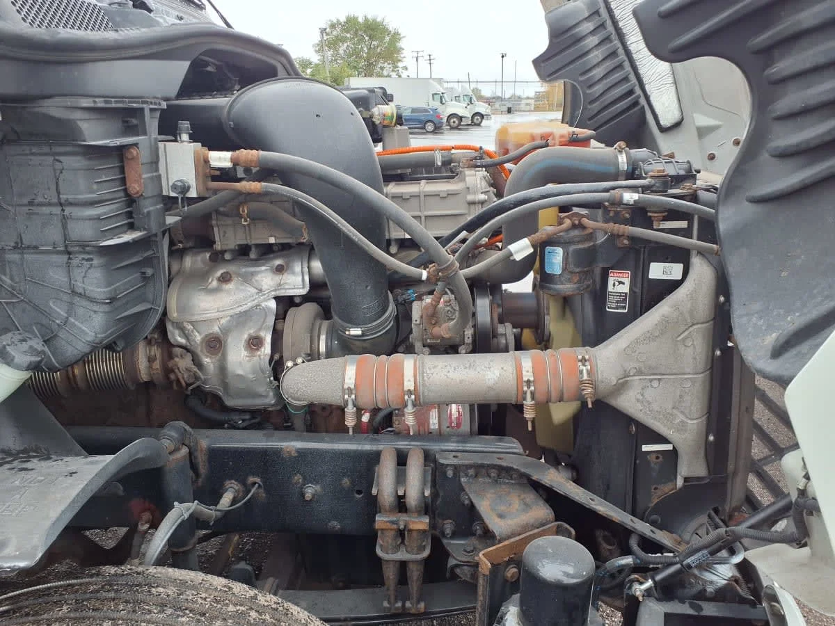 2018 Freightliner Cascadia - image 13