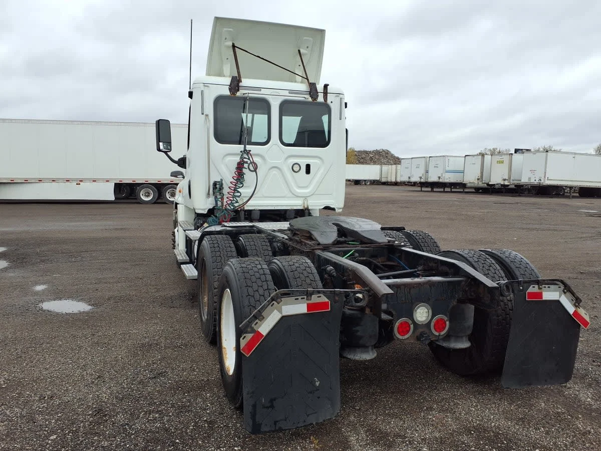 2018 Freightliner Cascadia - image 4