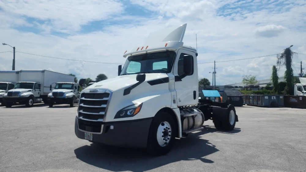 2019 Freightliner Cascadia in Ocala, FL — photo 3