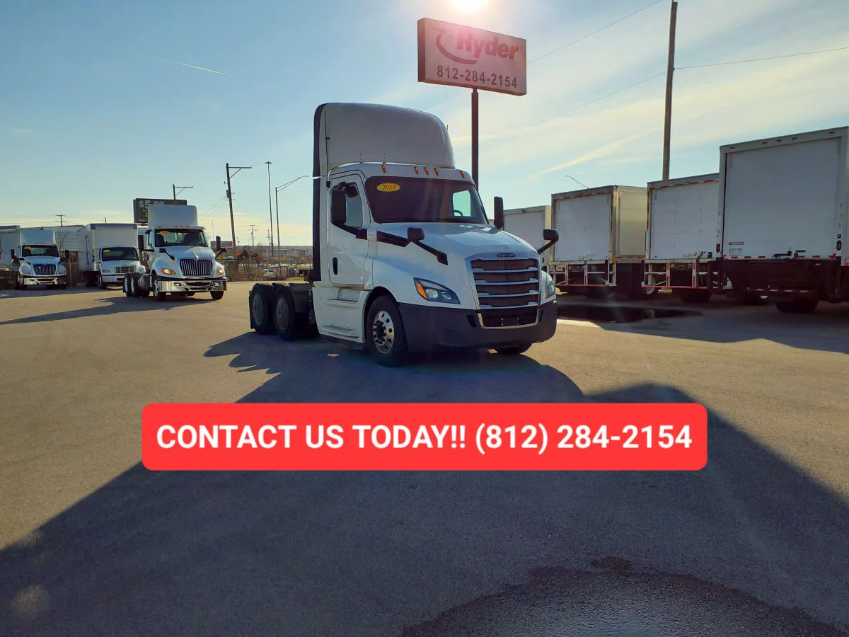 2019 Freightliner Cascadia in Clarksville, IN — photo 3