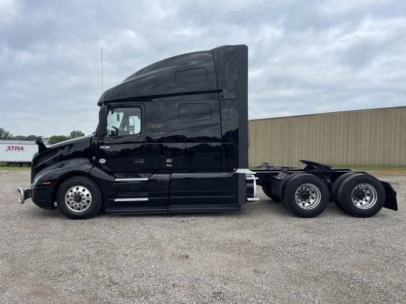 2022 Volvo VNL 760 in Sauk Rapids