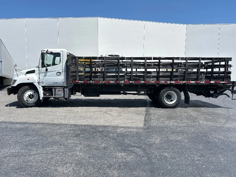 2017 Hino 268 in Torrance, CA — photo 4