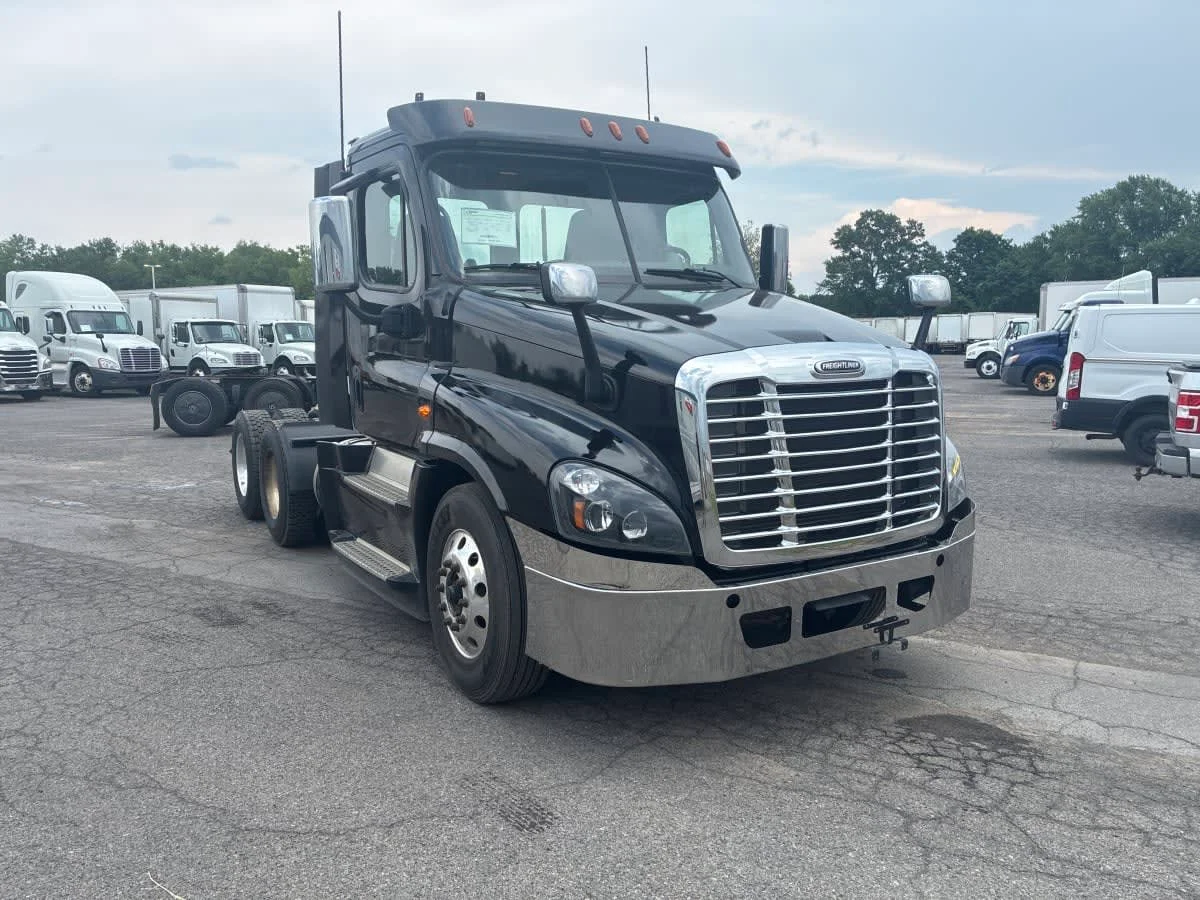 2019 Freightliner Cascadia in Syracuse, NY — photo 3