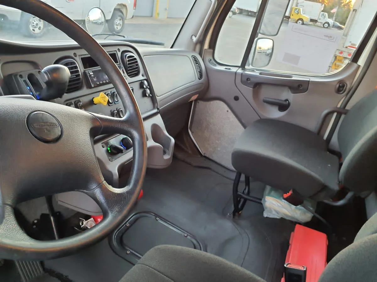 2020 Freightliner M2 106 in Oak Creek, WI — photo 7