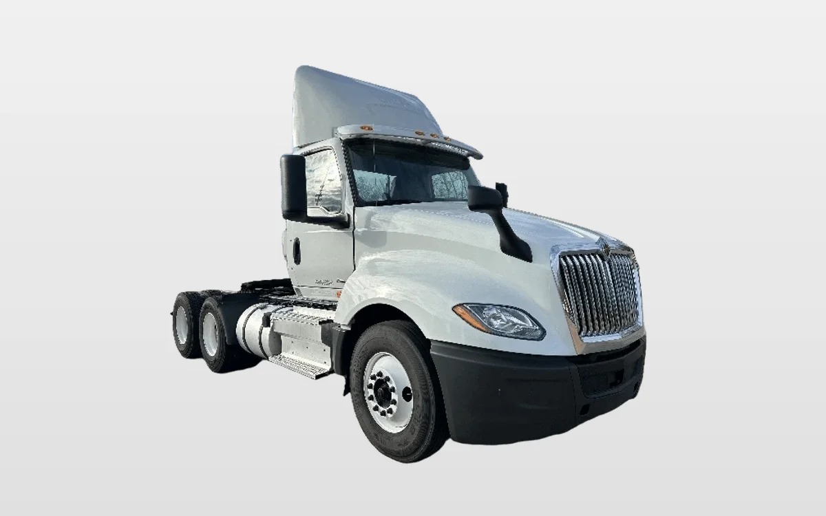 2019 International LT - image 1