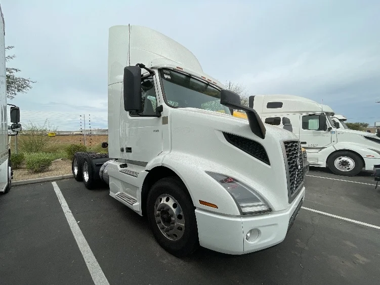 2021 Volvo VNR 640 in Phoenix, AZ