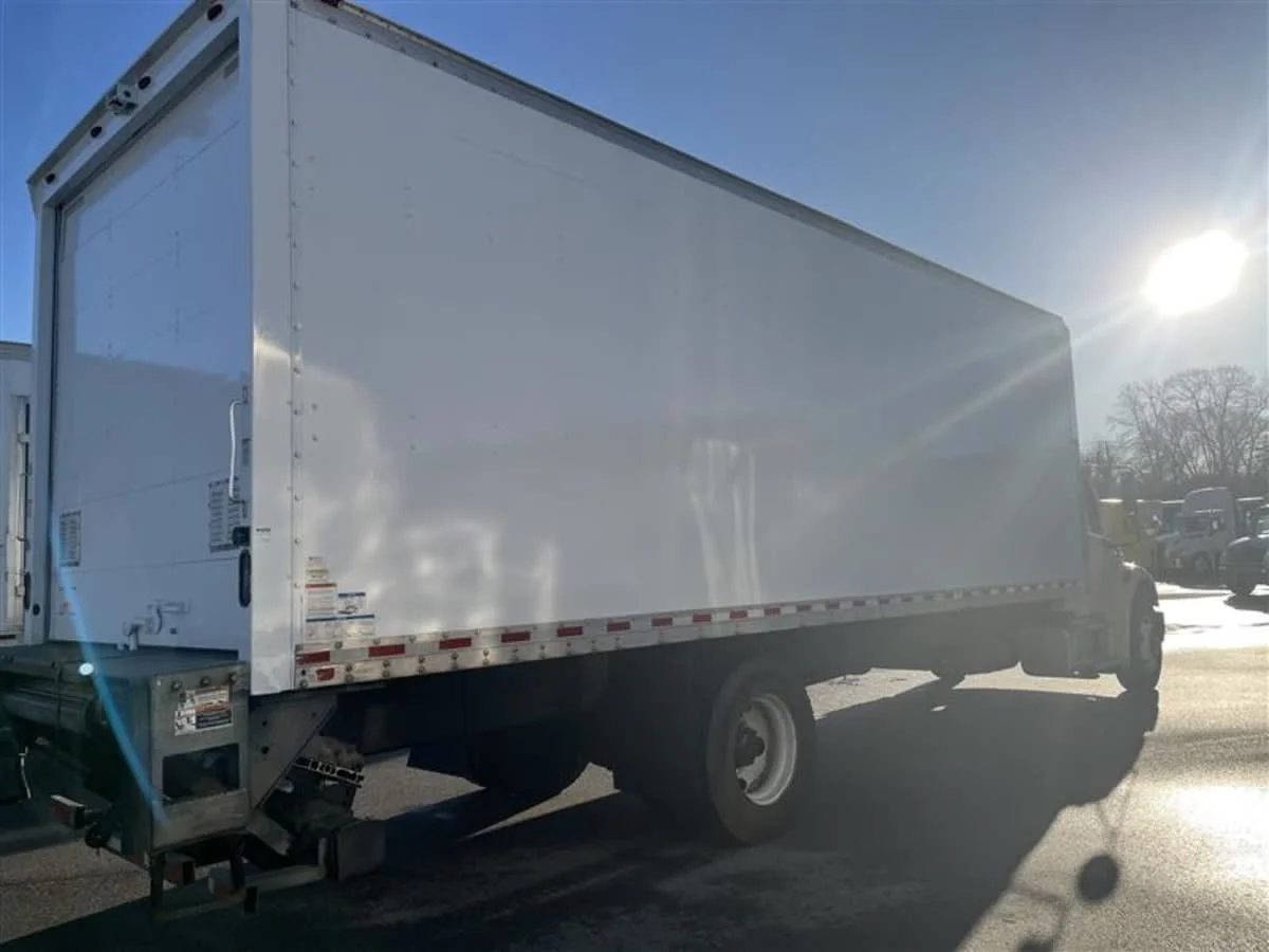 2019 Freightliner M2 106 in Beltsville, MD — photo 4