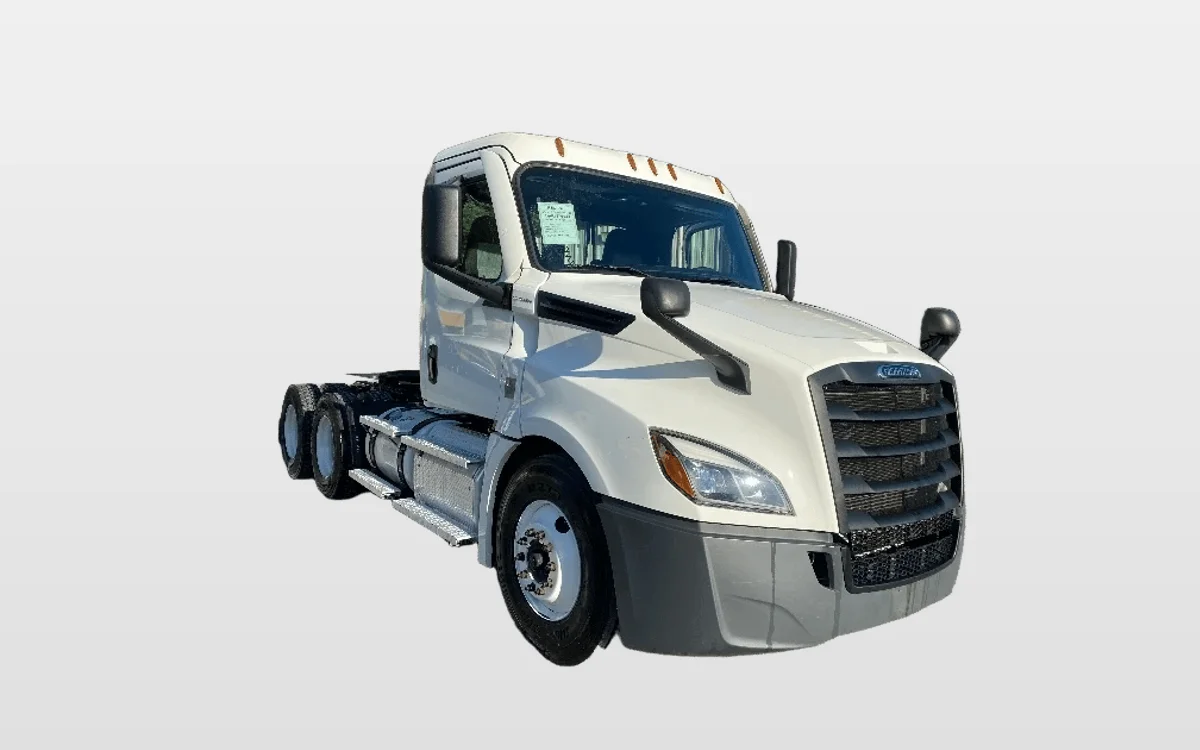 2021 Freightliner Cascadia - image 1