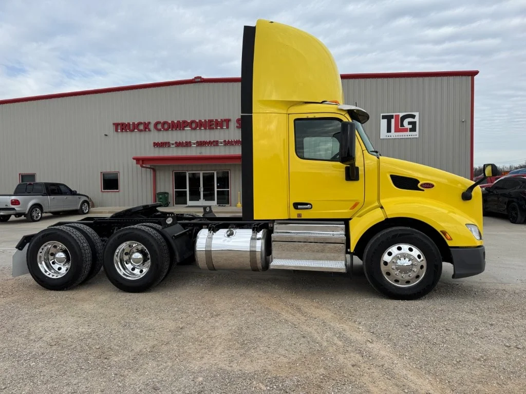 2021 Peterbilt 579 in Dunn, NC — photo 2