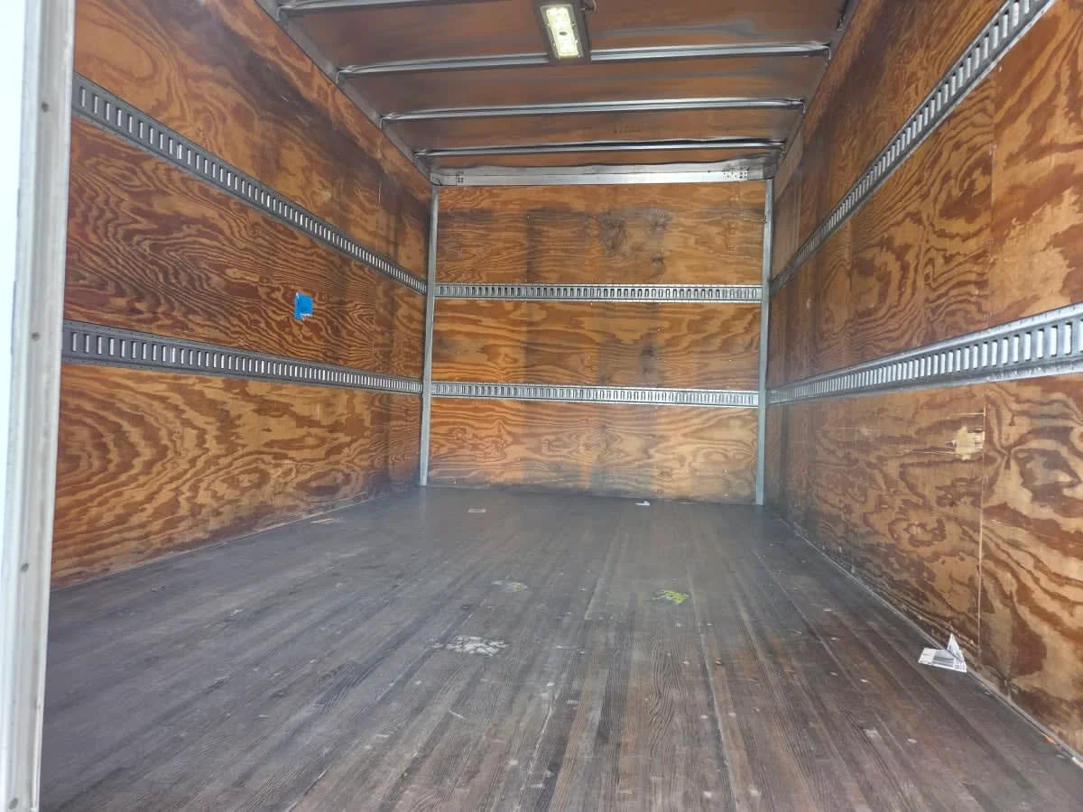 2019 International 4300 in Allentown, PA — photo 8