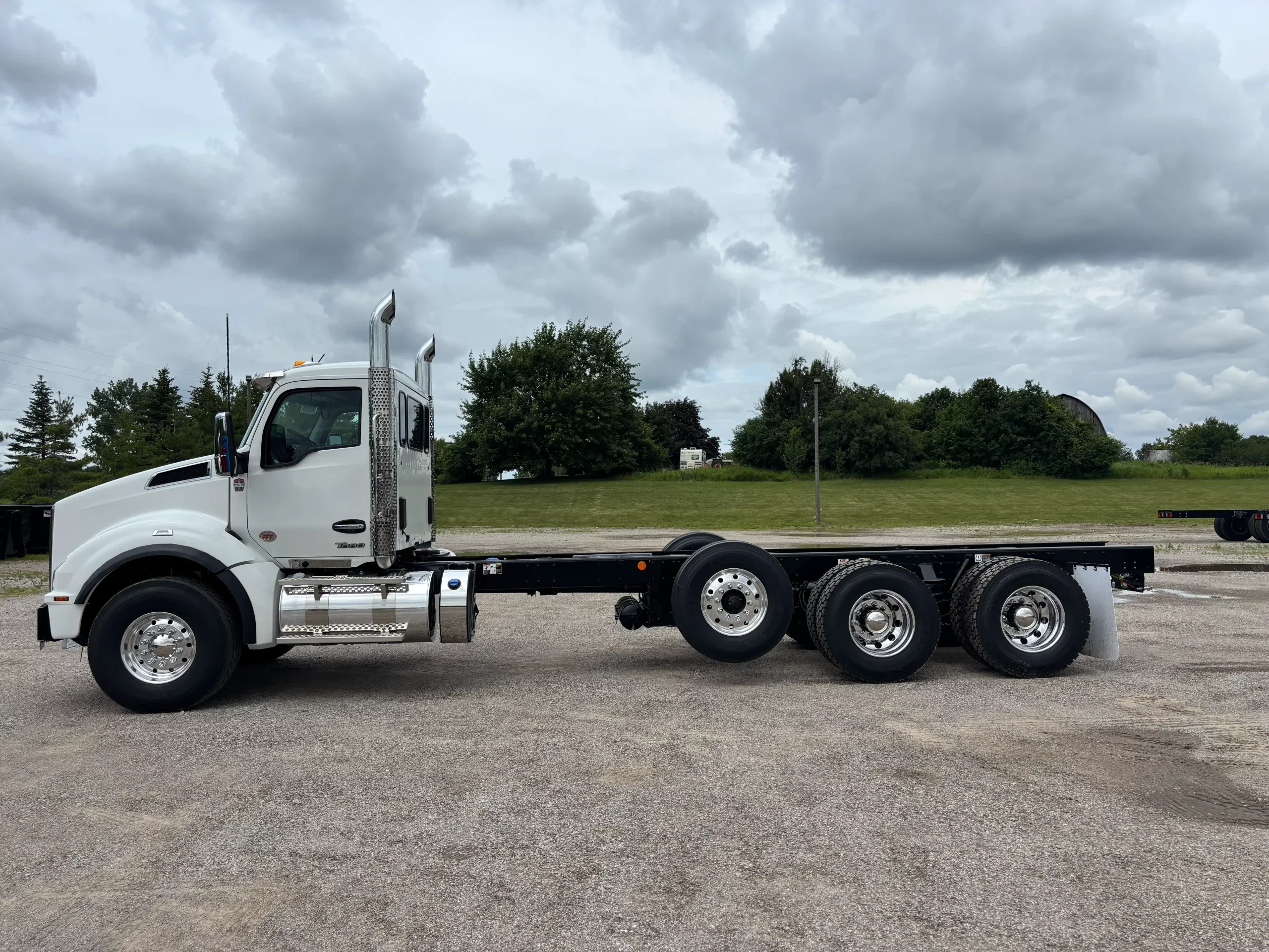 2027 Kenworth T880 — photo 5