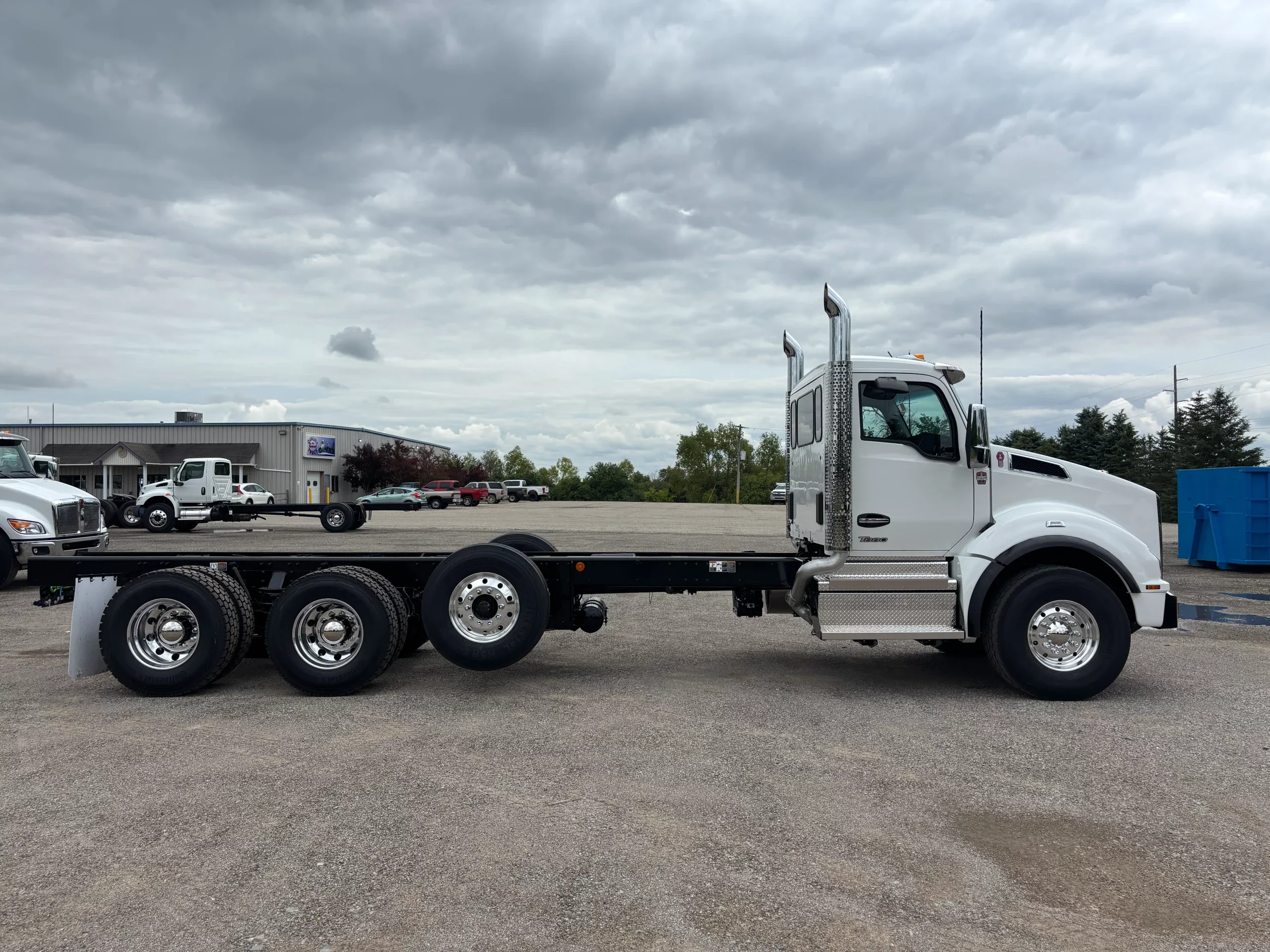 2027 Kenworth T880 — photo 4