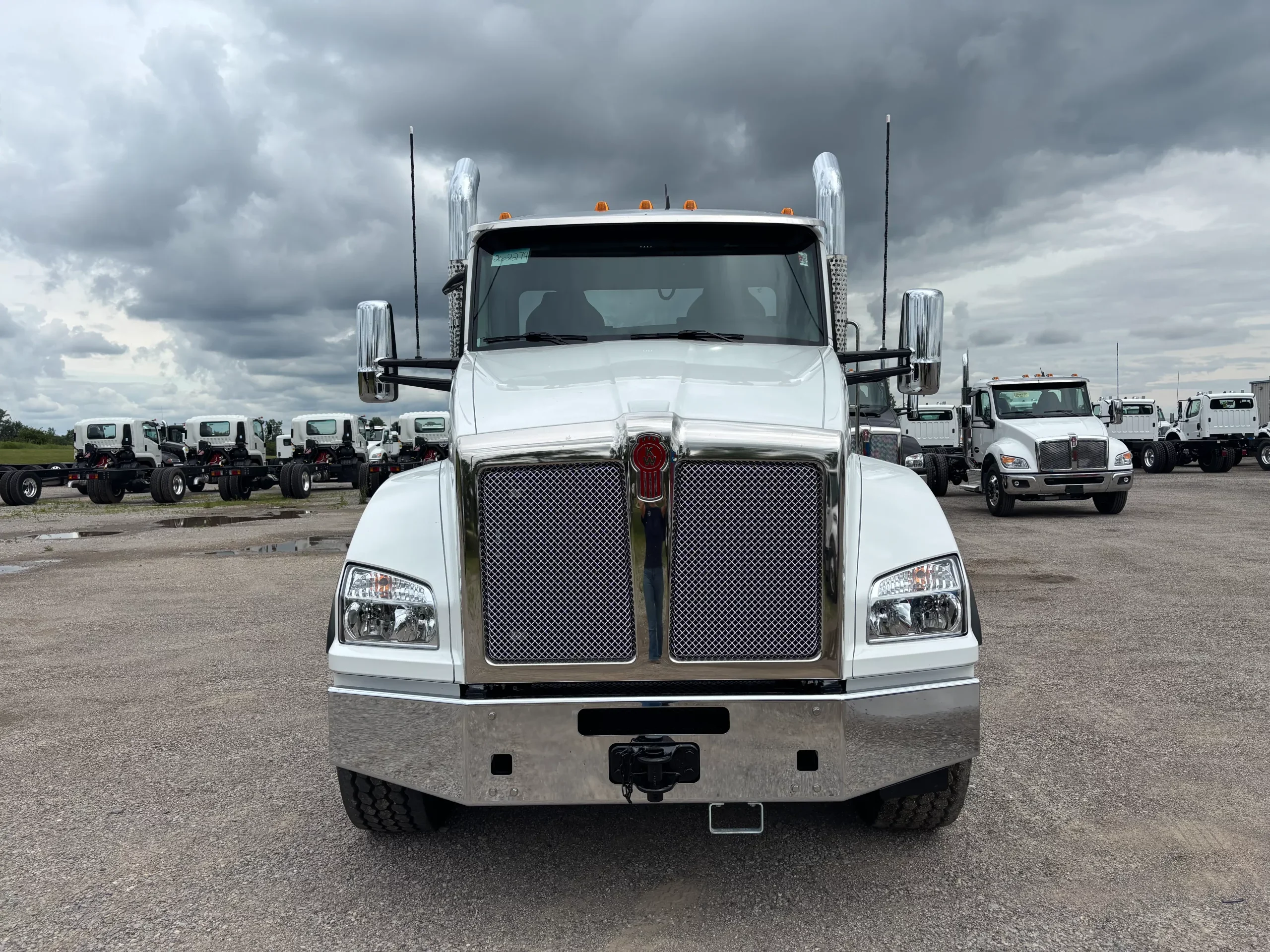 2027 Kenworth T880 — photo 2