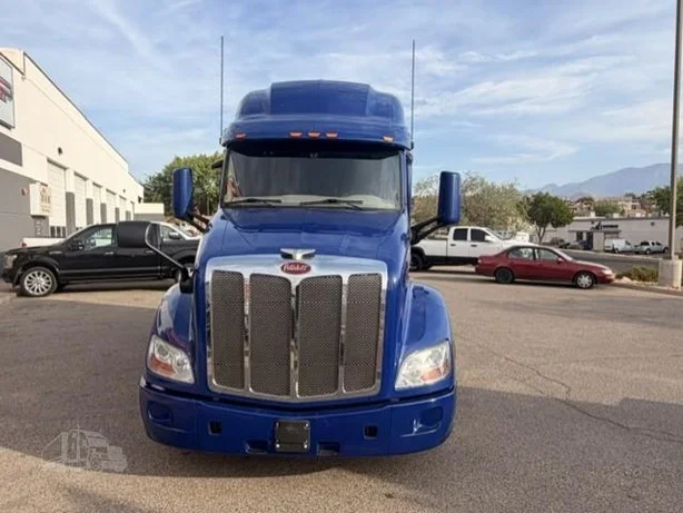 2022 Peterbilt 579 in St. George, UT — photo 2