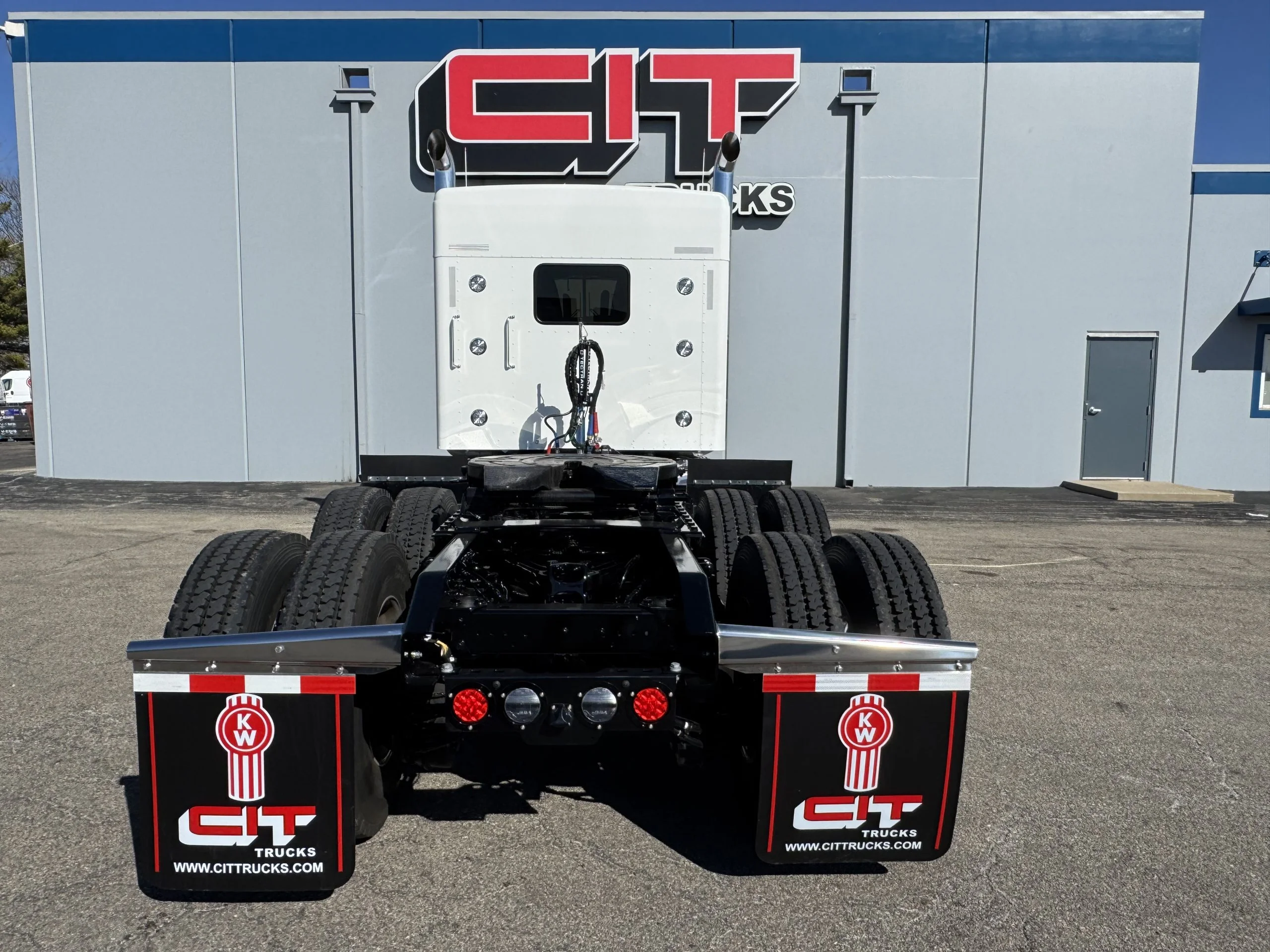 2027 Kenworth W900 - image 5