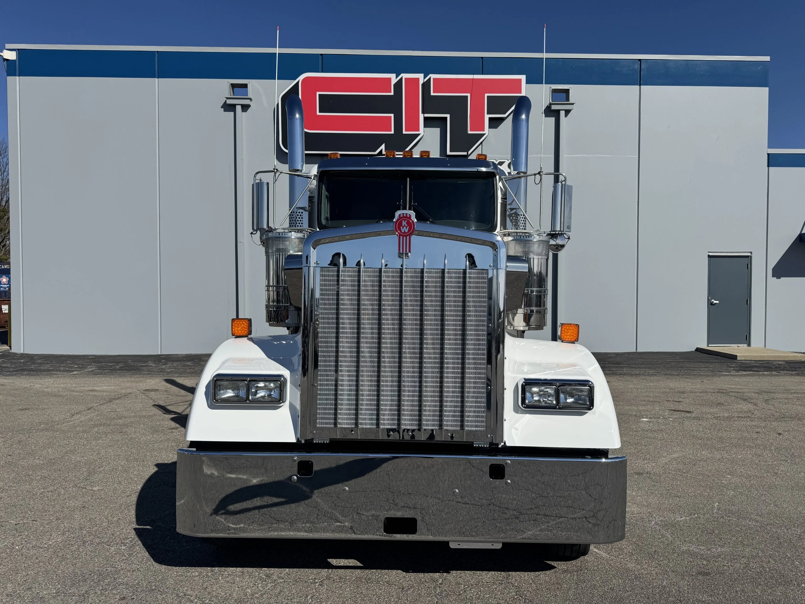 2027 Kenworth W900 - image 2