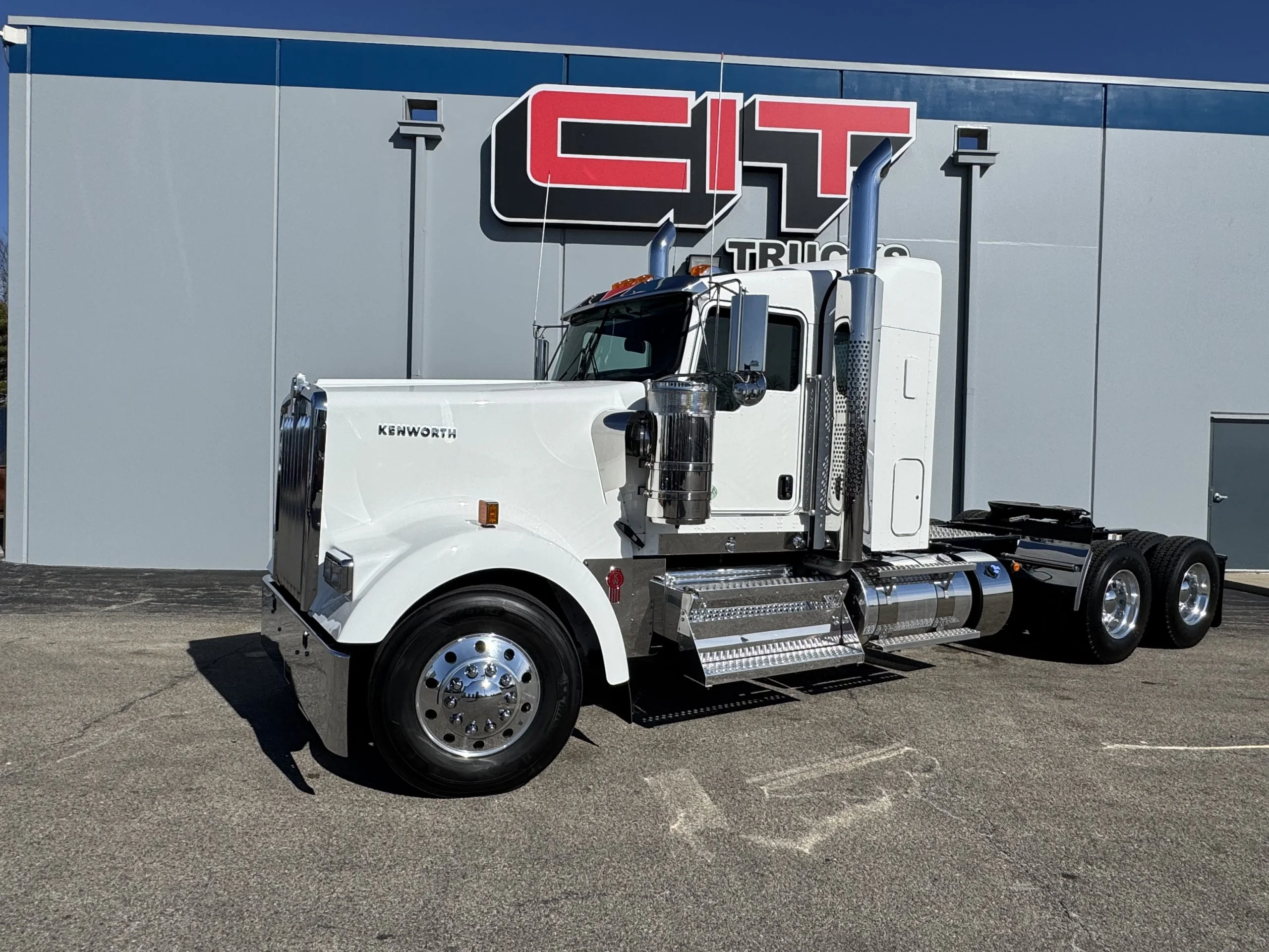 2027 Kenworth W900 in Champaign, IL