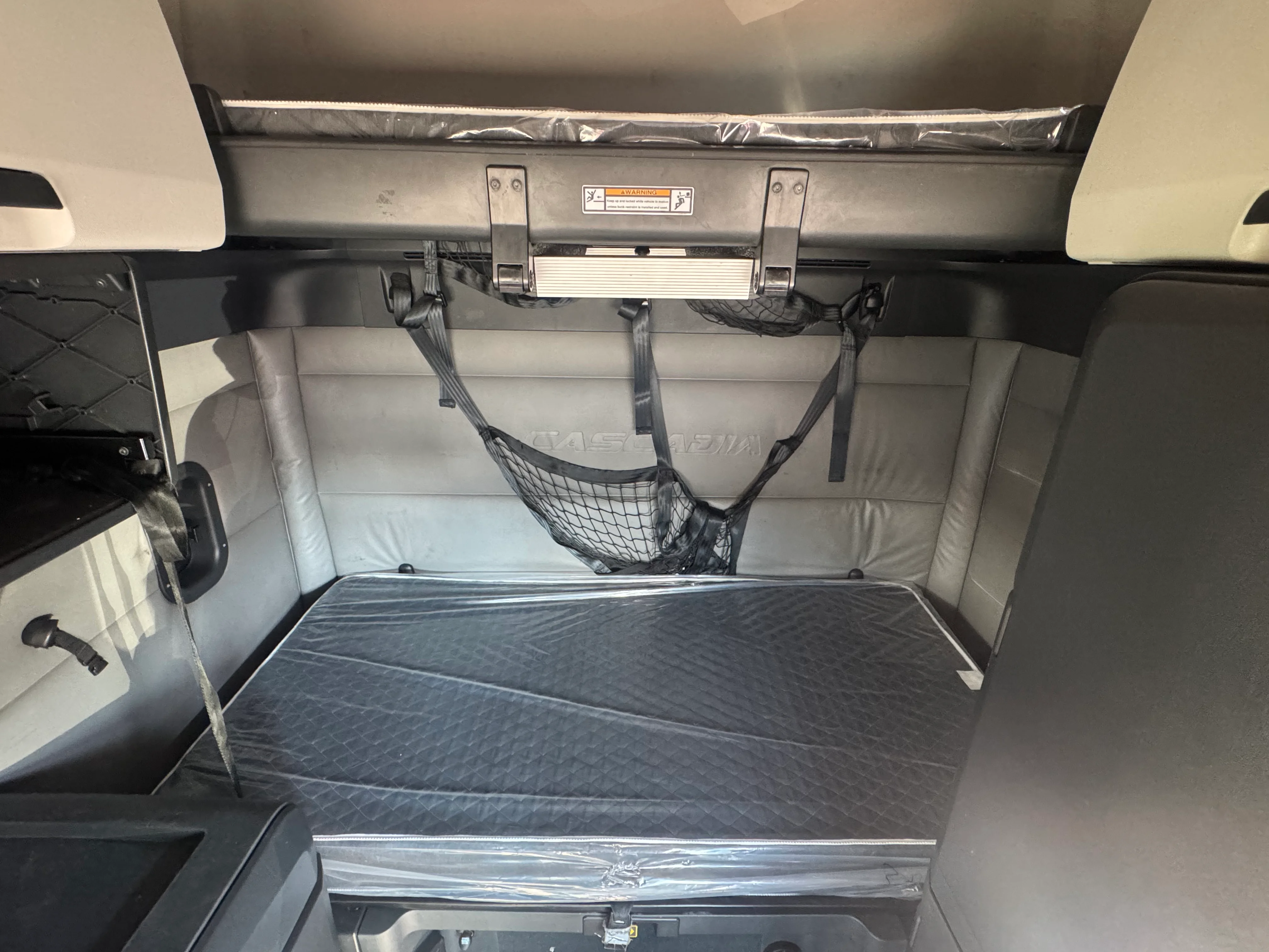 2022 Freightliner Cascadia in Tolleson, AZ — photo 13
