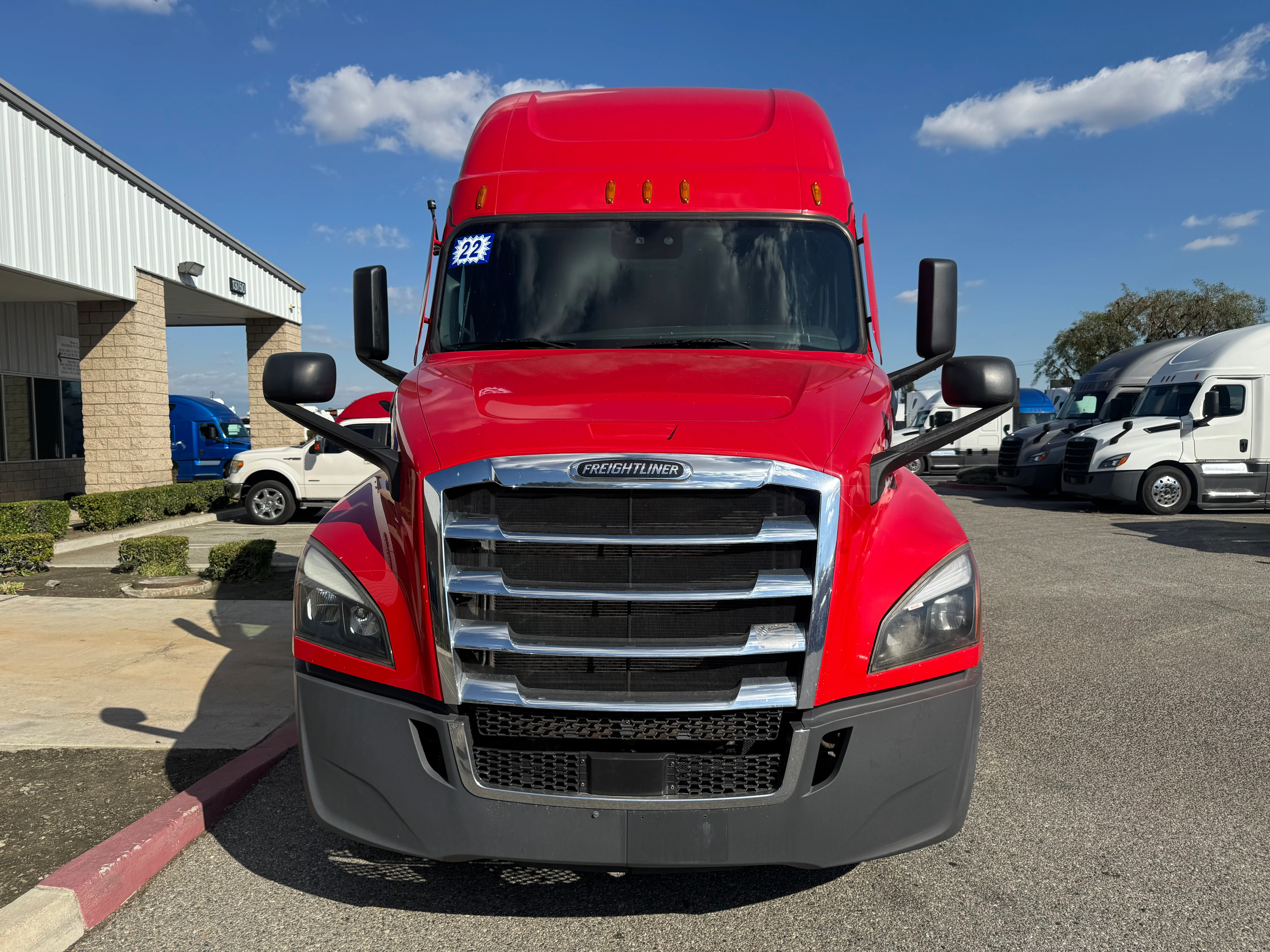 2022 Freightliner Cascadia in Tolleson, AZ — photo 2