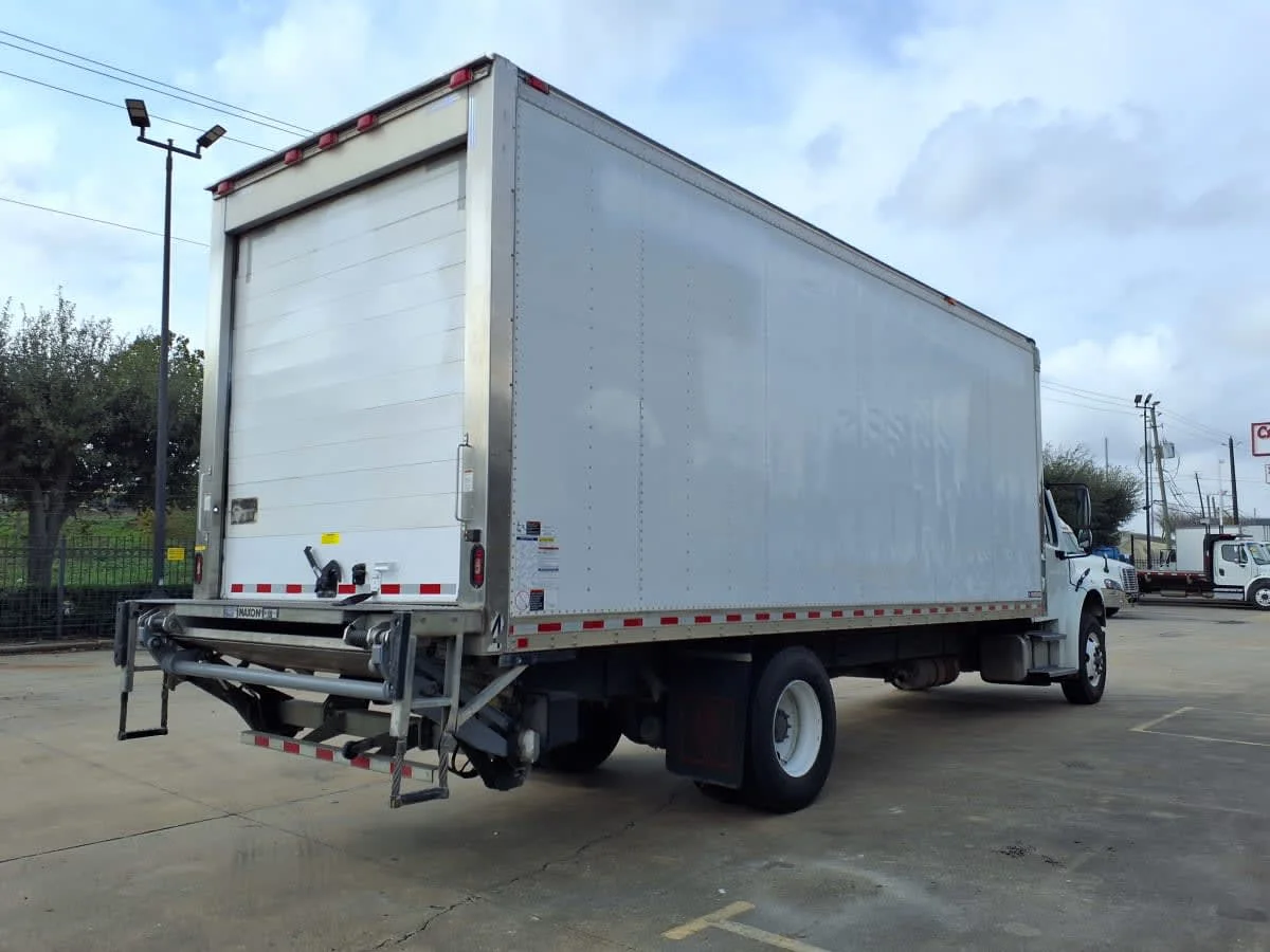 2019 Freightliner M2 106 - image 4