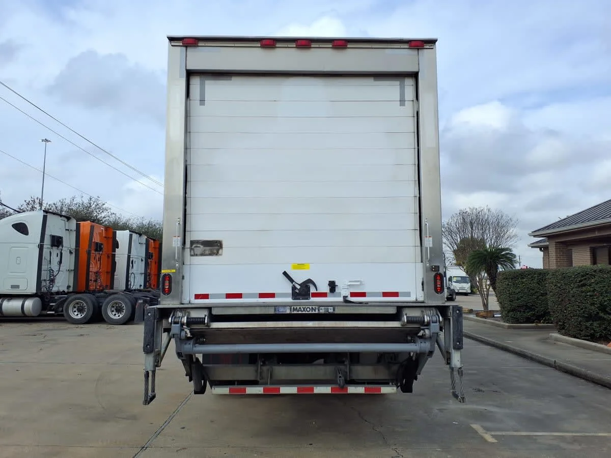 2019 Freightliner M2 106 - image 5