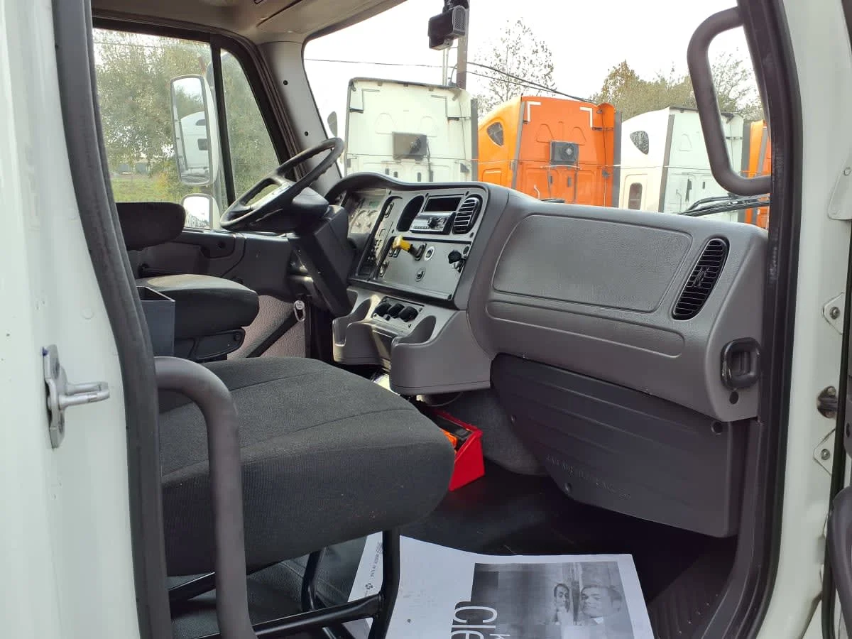 2019 Freightliner M2 106 - image 13