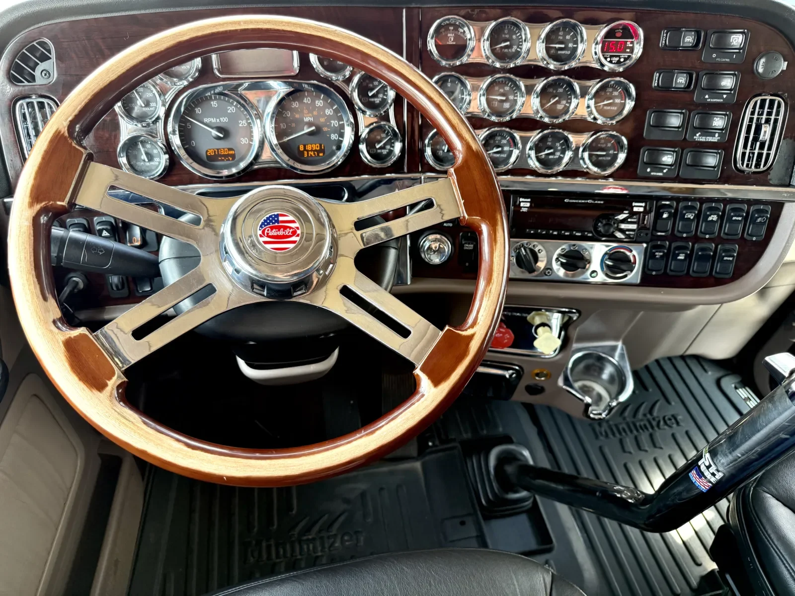 2016 Peterbilt 389 in New Lenox, IL — photo 16