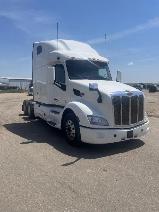 2022 Peterbilt 579 - image 4